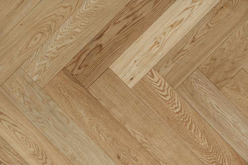 Паркетная доска Amber Wood Елка Дуб Натур Лак